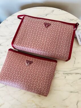 NWT GUESS Logo Red Make Up Travel Bag Set Zipper Gift Set